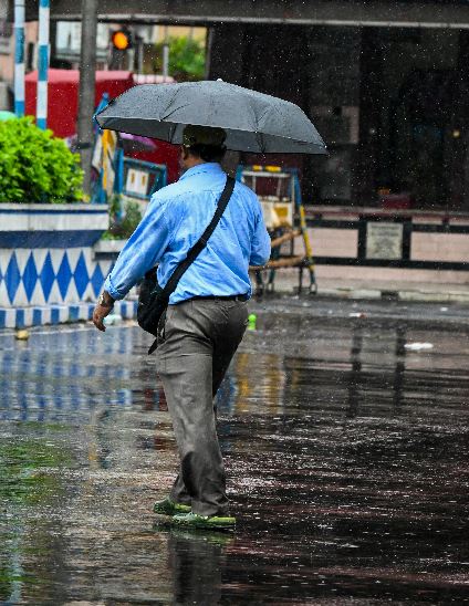 Low Pressure Forms Over Bay of Bengal, May Intensify Further in Next 48 Hours!